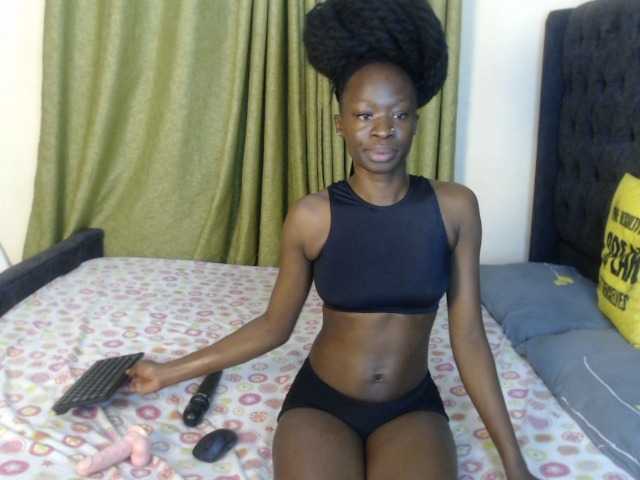 Kiara-Mia live cam on BongaCams