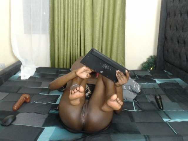 Kiara-Mia live cam on BongaCams