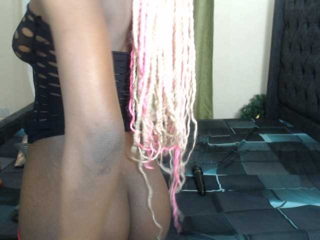 Kiara-Mia live cam on BongaCams