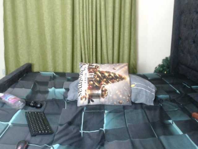 Kiara-Mia live cam on BongaCams