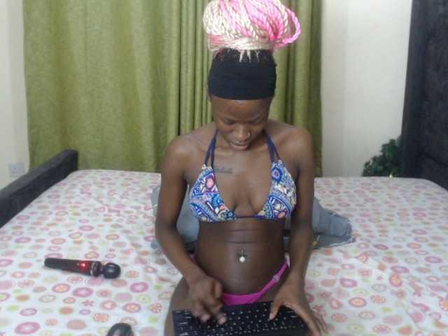Kiara-Mia live cam on BongaCams