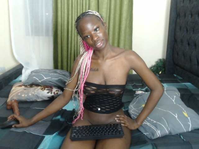 Kiara-Mia live cam on BongaCams