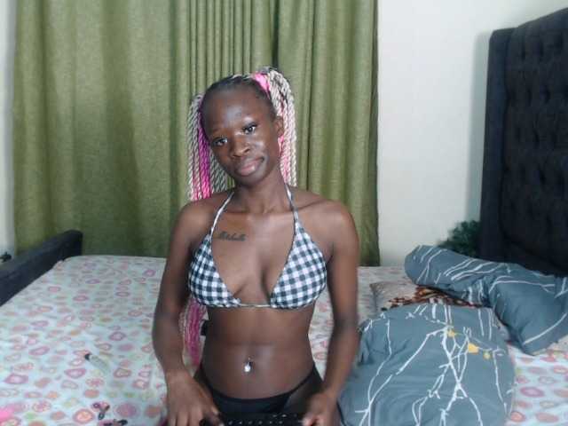 Kiara-Mia live cam on BongaCams