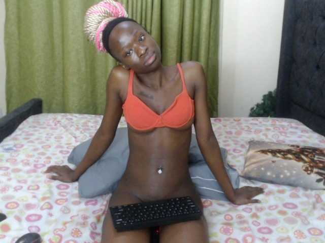 Kiara-Mia live cam on BongaCams