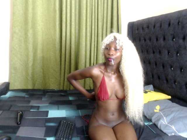 Kiara-Mia live cam on BongaCams