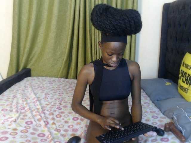Kiara-Mia live cam on BongaCams