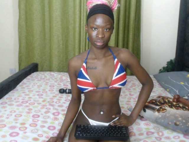 Kiara-Mia live cam on BongaCams
