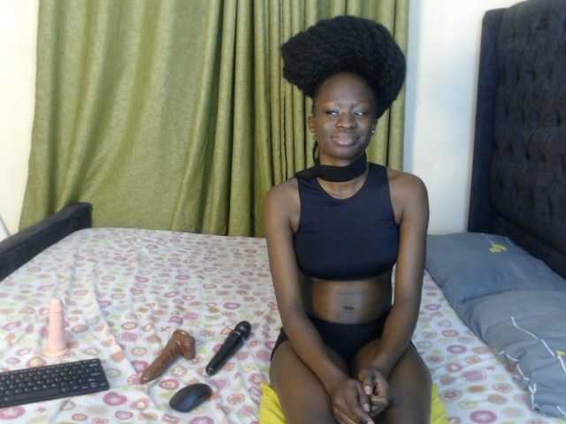 Kiara-Mia live cam on BongaCams