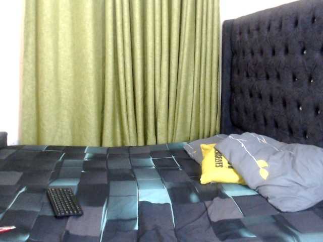 Kiara-Mia live cam on BongaCams