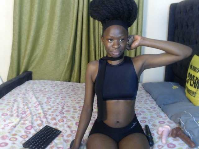 Kiara-Mia live cam on BongaCams