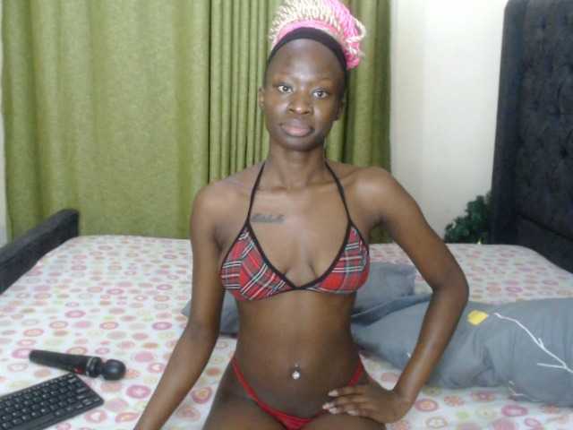Kiara-Mia live cam on BongaCams