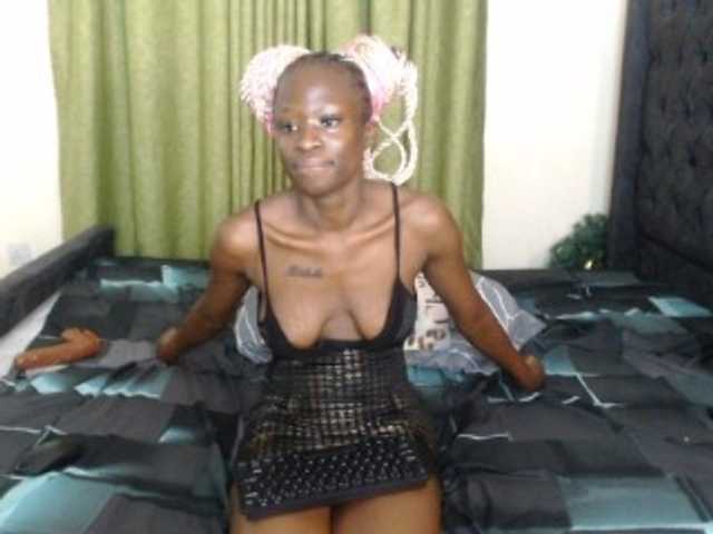 Kiara-Mia live cam on BongaCams