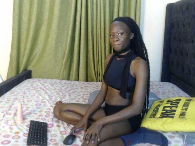 Kiara-Mia live cam on BongaCams