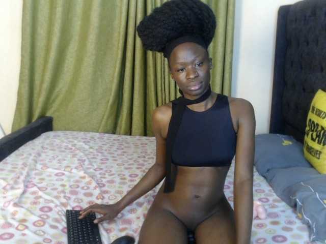 Kiara-Mia live cam on BongaCams