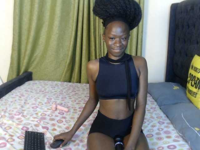 Kiara-Mia live cam on BongaCams