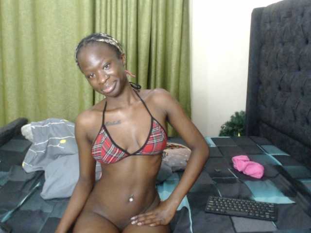 Kiara-Mia live cam on BongaCams