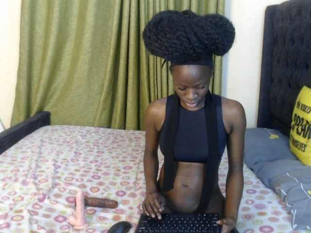 Kiara-Mia live cam on BongaCams