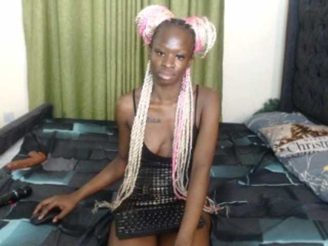 Kiara-Mia live cam on BongaCams
