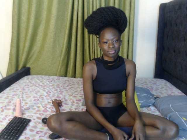 Kiara-Mia live cam on BongaCams