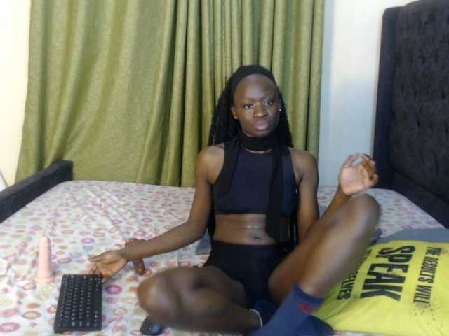Kiara-Mia live cam on BongaCams