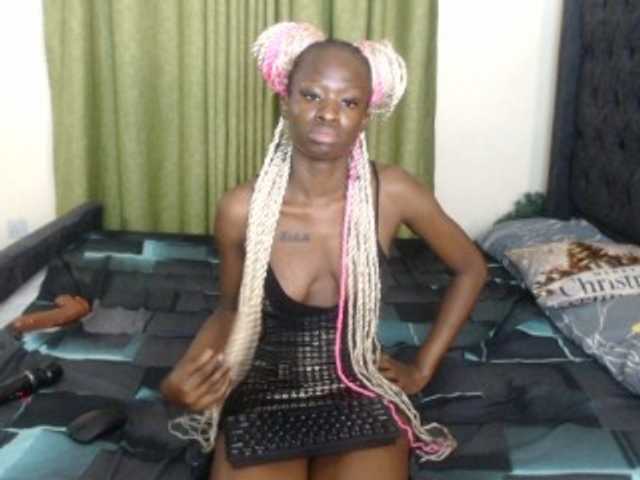 Kiara-Mia live cam on BongaCams