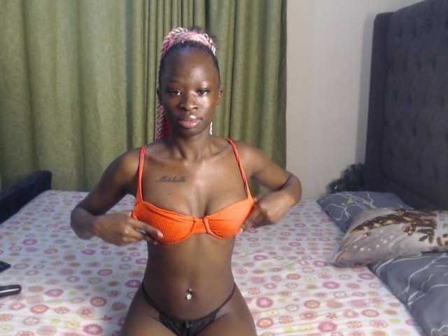 Kiara-Mia live cam on BongaCams