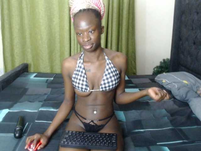 Kiara-Mia live cam on BongaCams