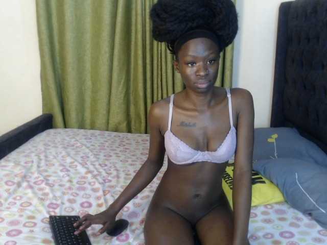 Kiara-Mia live cam on BongaCams