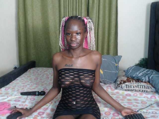 Kiara-Mia live cam on BongaCams