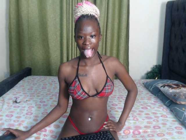 Kiara-Mia live cam on BongaCams