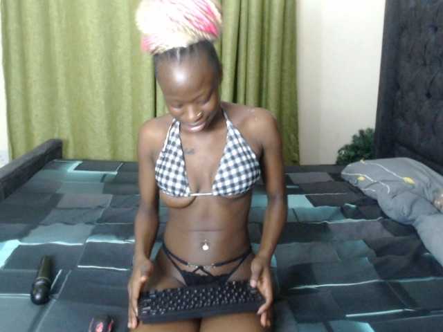 Kiara-Mia live cam on BongaCams
