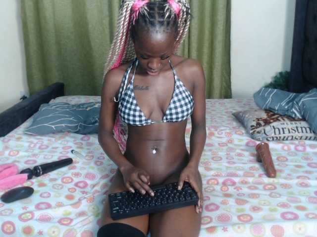 Kiara-Mia live cam on BongaCams
