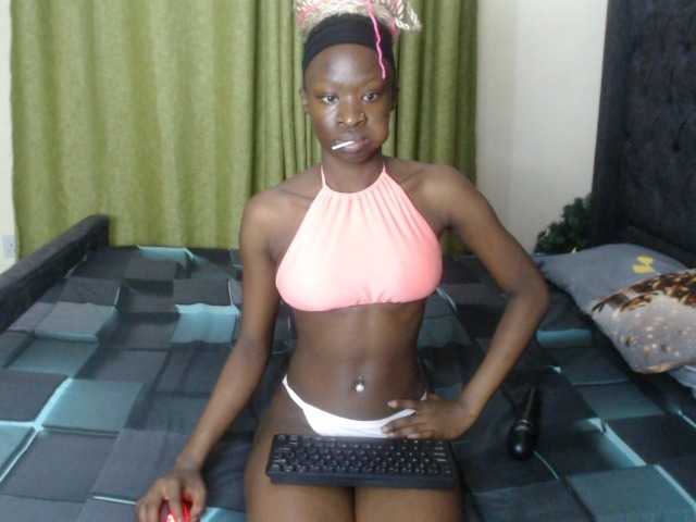 Kiara-Mia live cam on BongaCams