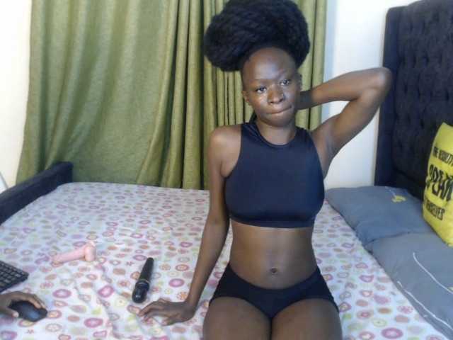 Kiara-Mia live cam on BongaCams