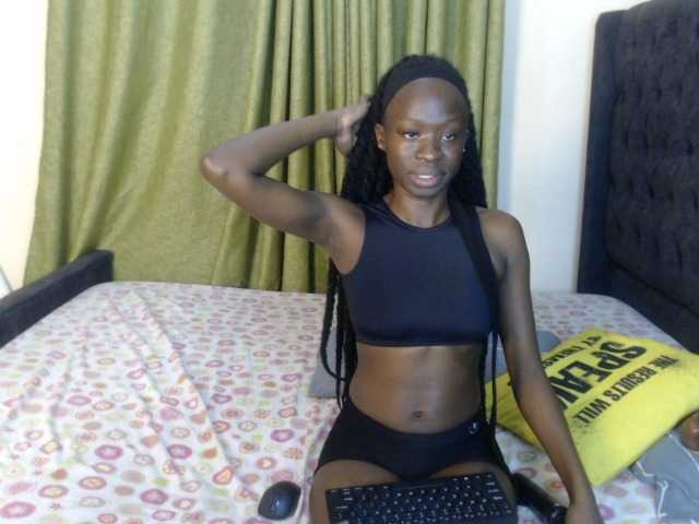Kiara-Mia live cam on BongaCams