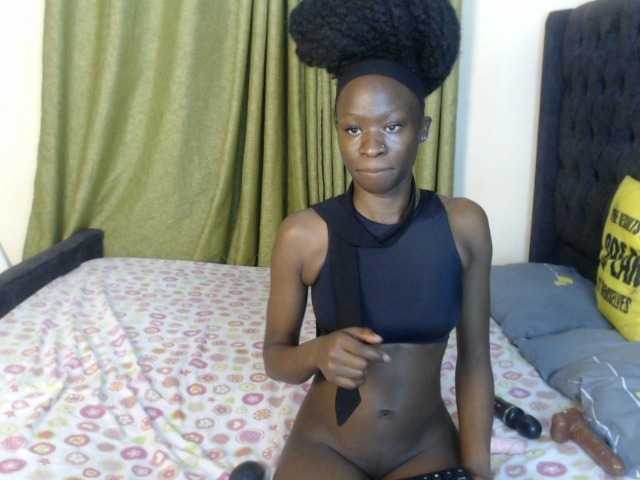 Kiara-Mia live cam on BongaCams
