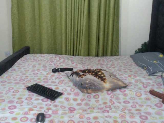 Kiara-Mia live cam on BongaCams