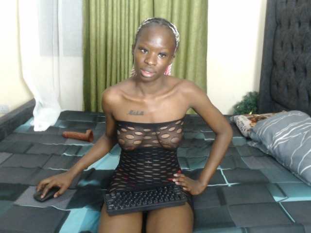 Kiara-Mia live cam on BongaCams