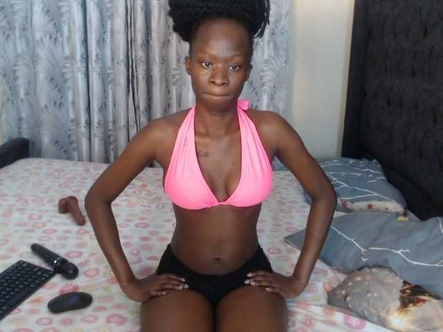 Kiara-Mia live cam on BongaCams