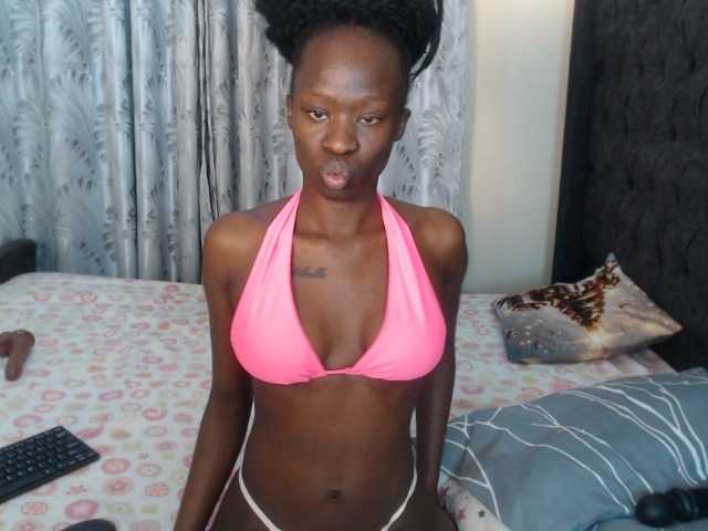 Kiara-Mia live cam on BongaCams