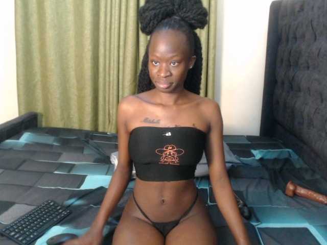 Kiara-Mia live cam on BongaCams