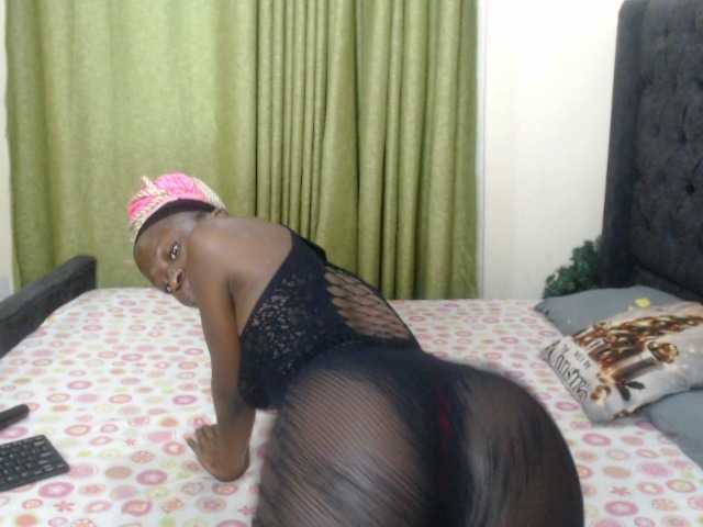 Kiara-Mia live cam on BongaCams