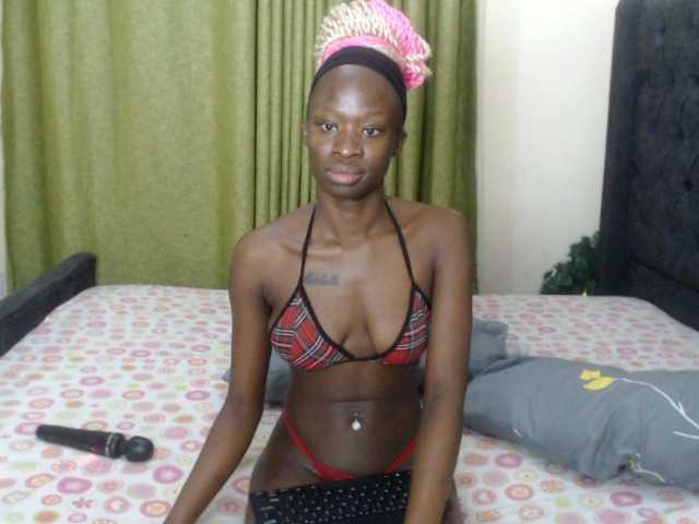 Kiara-Mia live cam on BongaCams