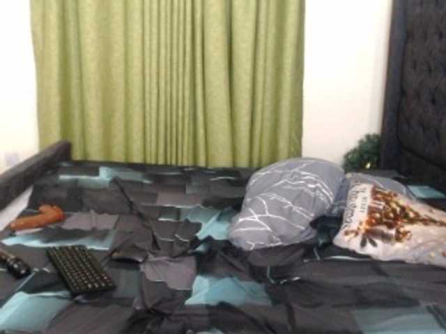 Kiara-Mia live cam on BongaCams