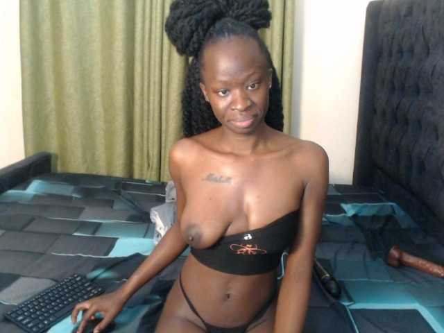 Kiara-Mia live cam on BongaCams