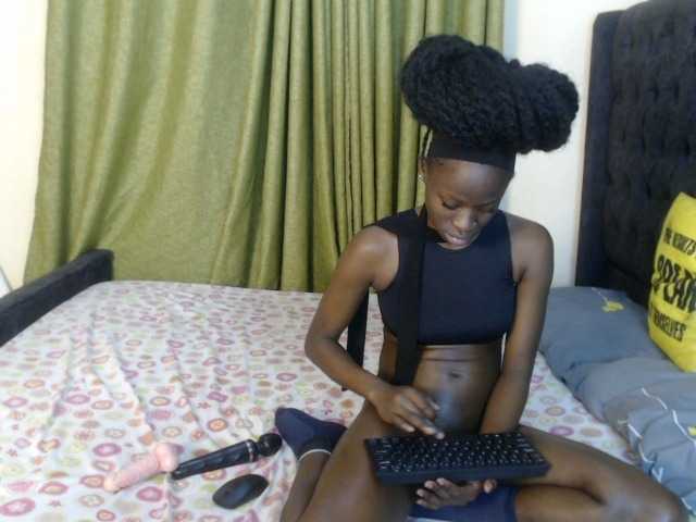 Kiara-Mia live cam on BongaCams