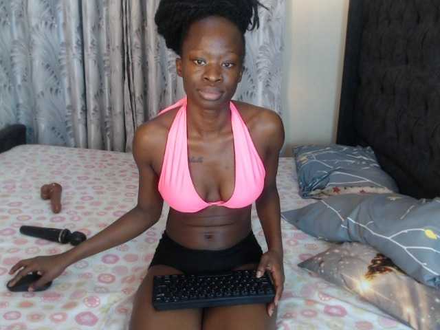 Kiara-Mia live cam on BongaCams