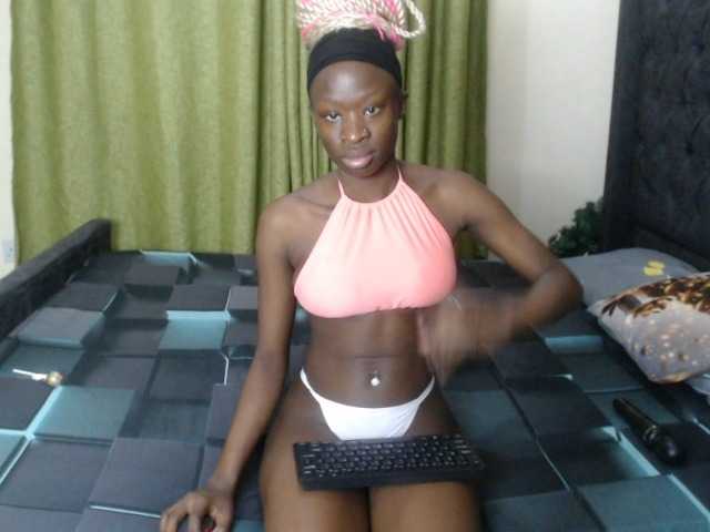 Kiara-Mia live cam on BongaCams