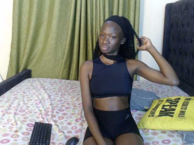 Kiara-Mia live cam on BongaCams