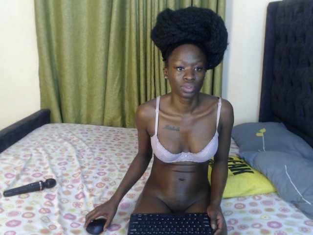 Kiara-Mia live cam on BongaCams